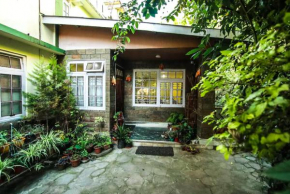 The Shire- Well Located Hillside Homestay
